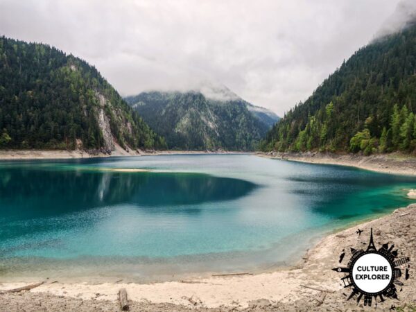 Jiuzhai Valley National Park copyright Qin Xie